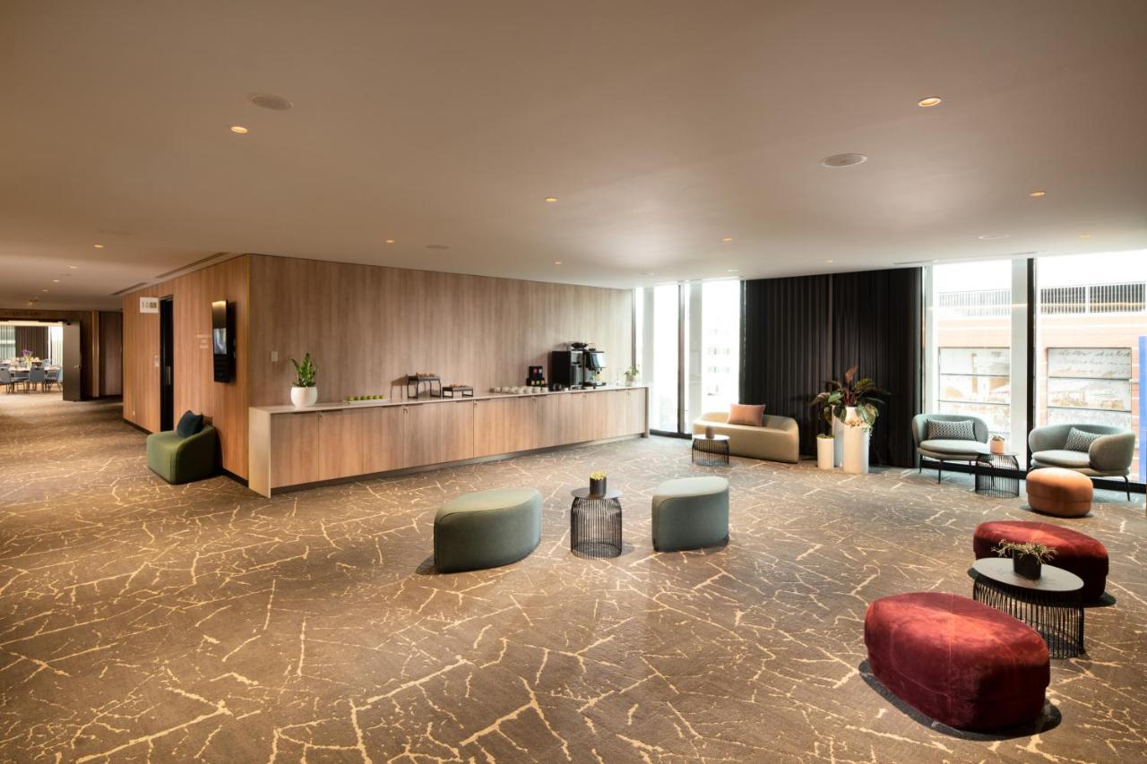 Отель Crowne Plaza Adelaide By Ihg Экстерьер фото