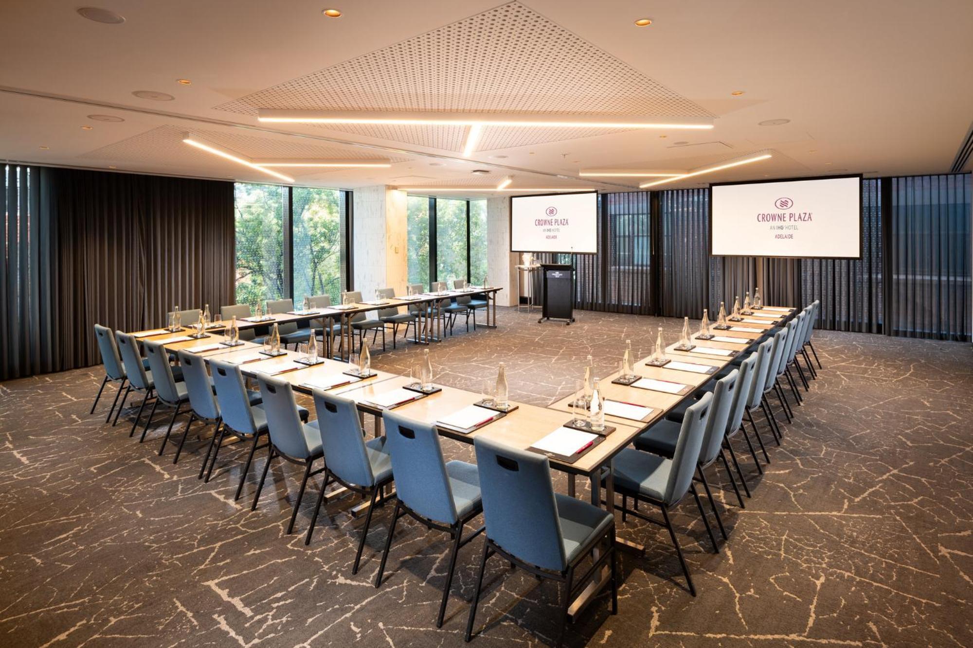 Отель Crowne Plaza Adelaide By Ihg Экстерьер фото