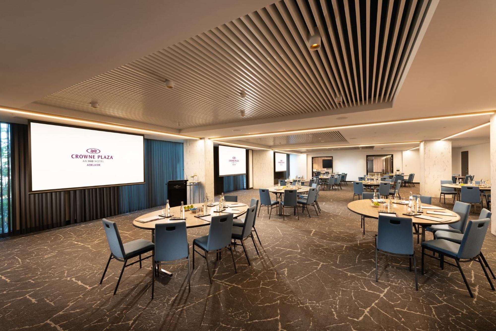 Отель Crowne Plaza Adelaide By Ihg Экстерьер фото