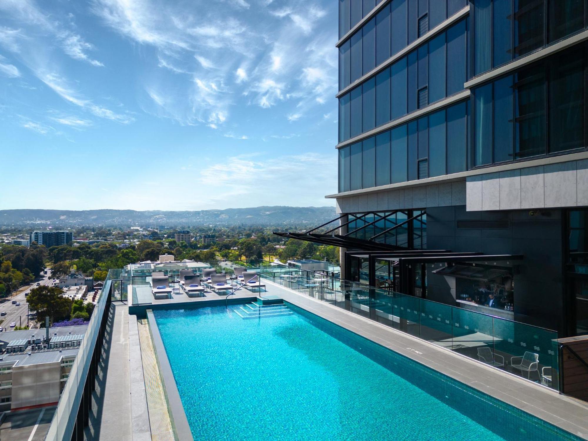 Отель Crowne Plaza Adelaide By Ihg Экстерьер фото