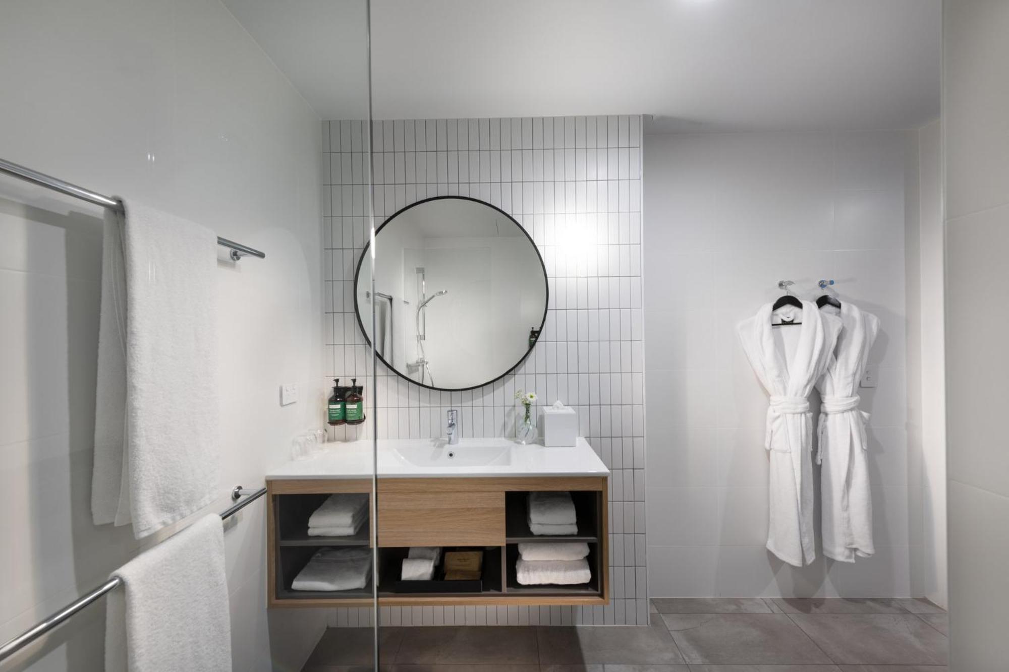Отель Crowne Plaza Adelaide By Ihg Экстерьер фото