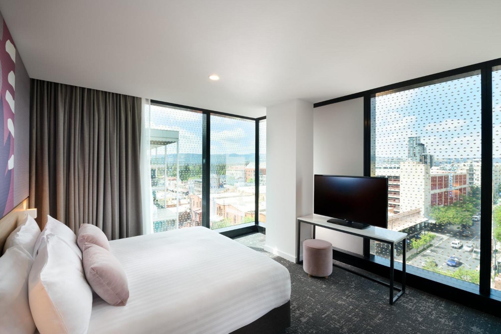 Отель Crowne Plaza Adelaide By Ihg Экстерьер фото